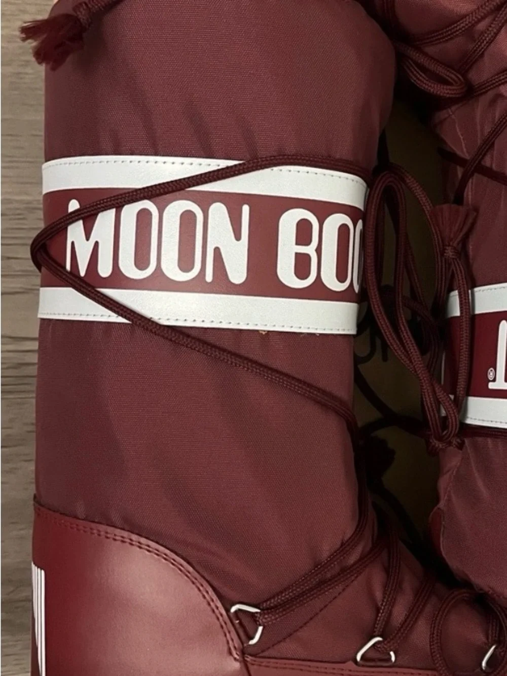 Moon Boot icon nylon. Size 35/38. Burgundy. New in box.